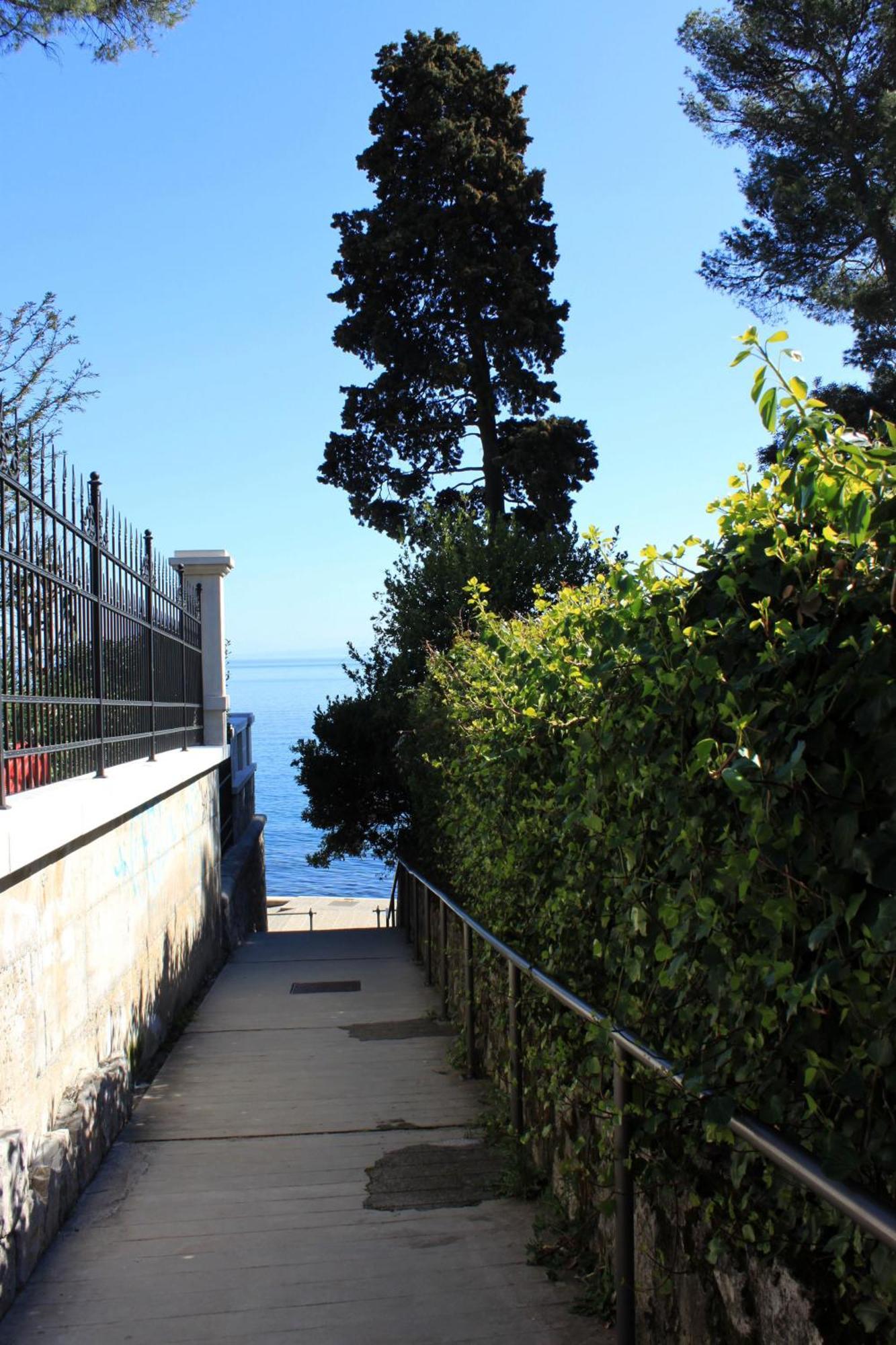 Lovely Studio Apartment By The Sea In Volosko Opatija Exterior photo